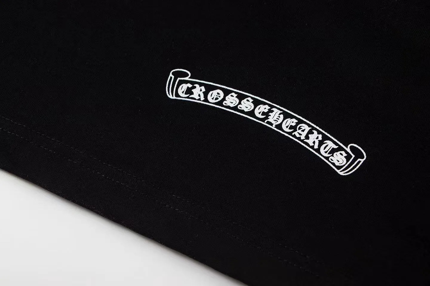 🅿️150 Style: 2025 new Croix Heart short-sleeved T-shirt Material: High version 300g double yarn combed cotton Size: S～XL Color: Black Style number: Z006